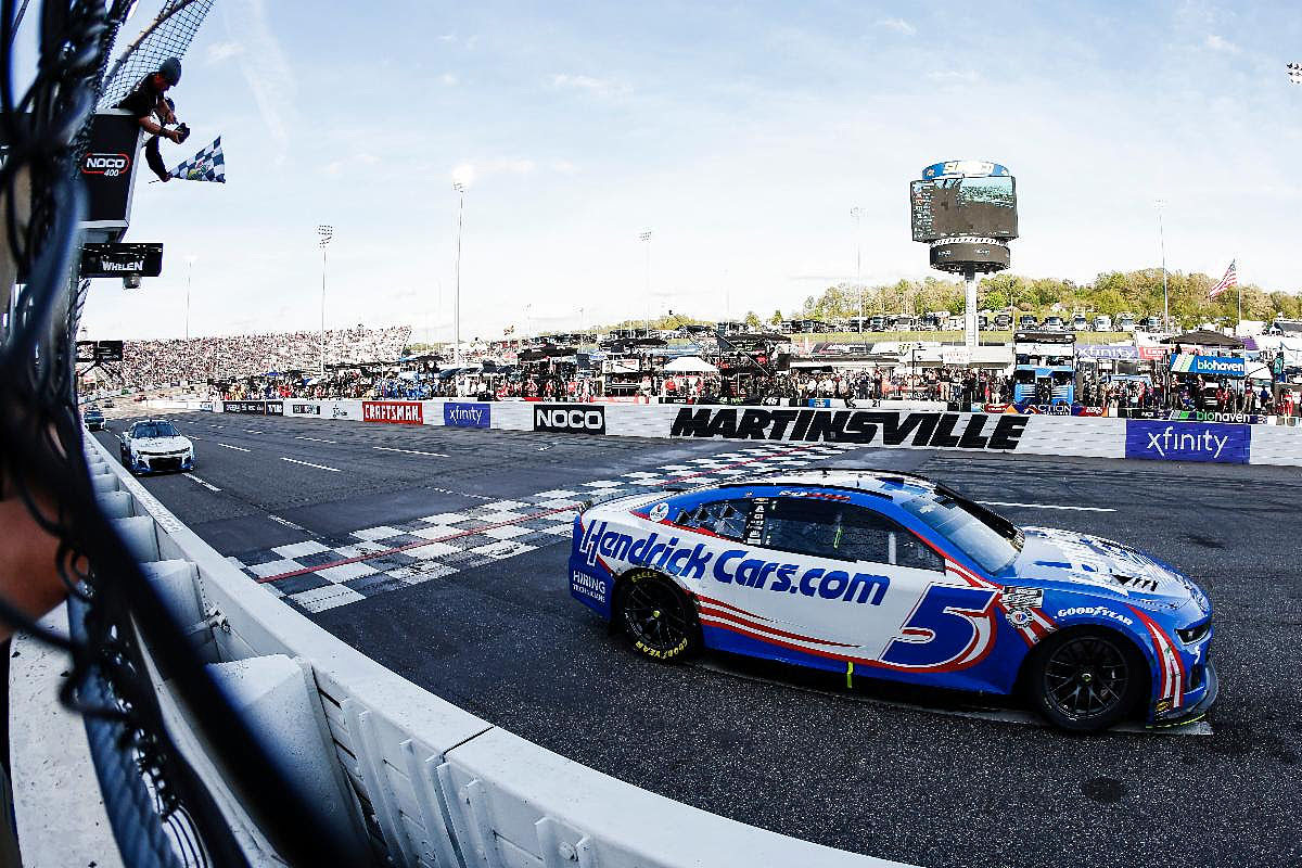 Kyle Larson Earns First Grandfather Clock At Martinsville Motorsport