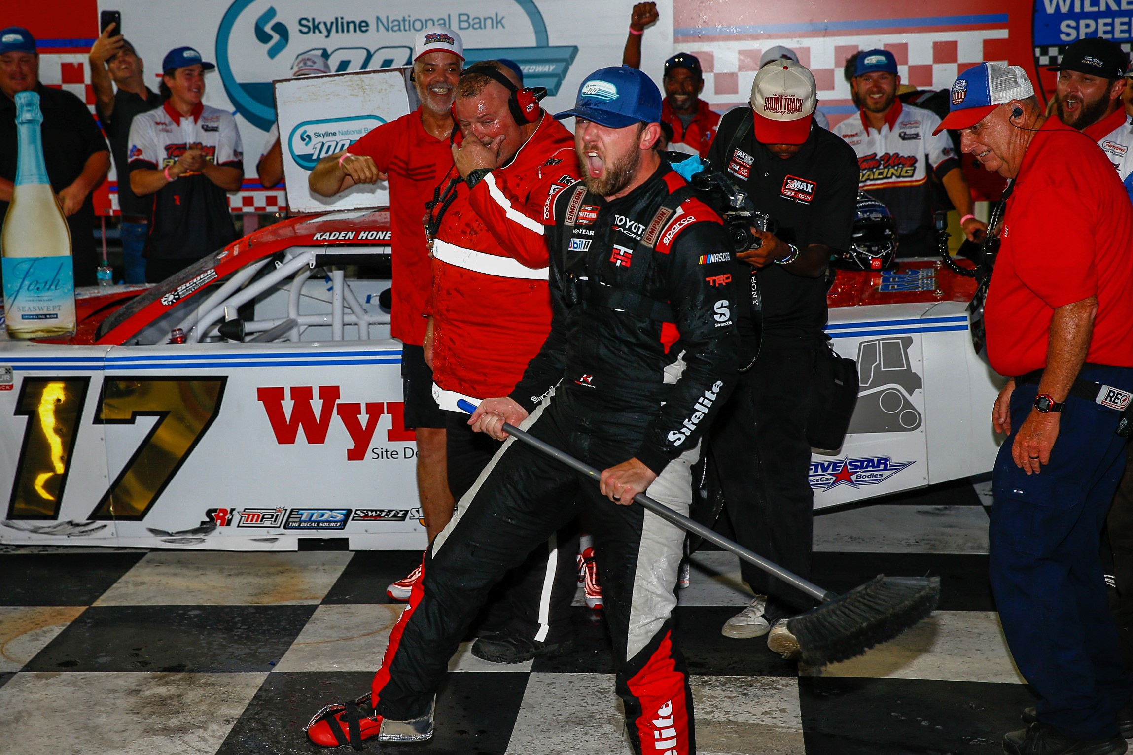 MOTORSPORT AMERICA PHOTOS of the zMAX CARS TOUR at NORTH